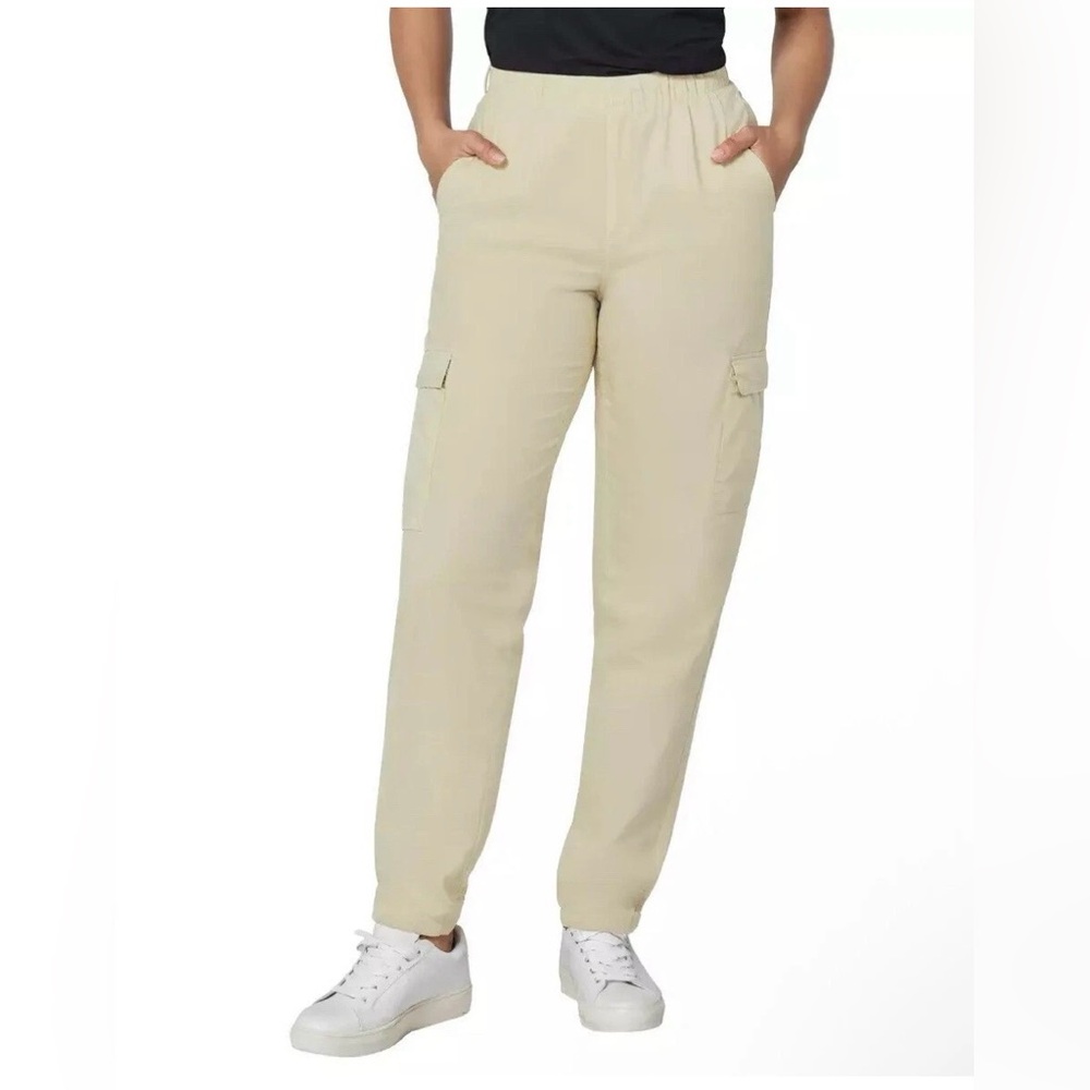 GAP Women's Cream Cargo Joggers